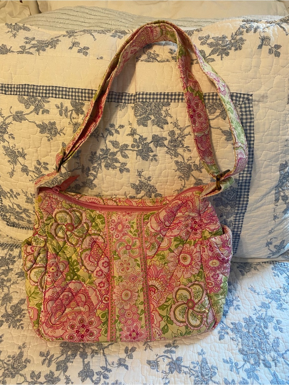 Vera Bradley Vintage Petal Pink On The Go Crossbody Quilted Cotton Bag